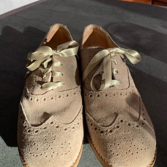 Tan suede all leather with satin laces, ladies size 7, could fit 6.5- like new - Picture 2 of 4